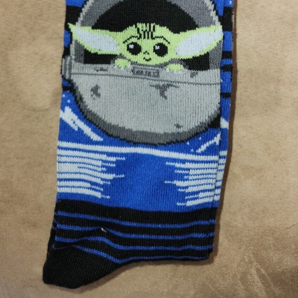 NEW Disney Star Wars Mandalorian 2 Pack The Child Crews Socks Men's Size 6-12 - Picture 2 of 6